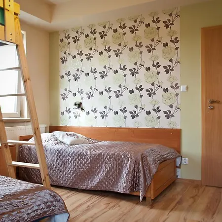 Проживание в семье Wanda *